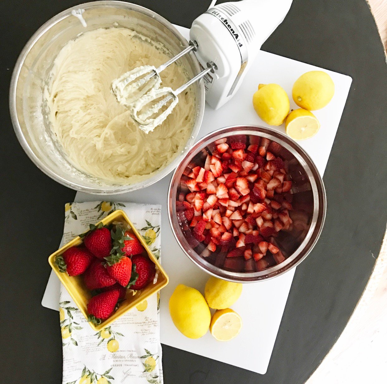 strawberry lemon bundt cake