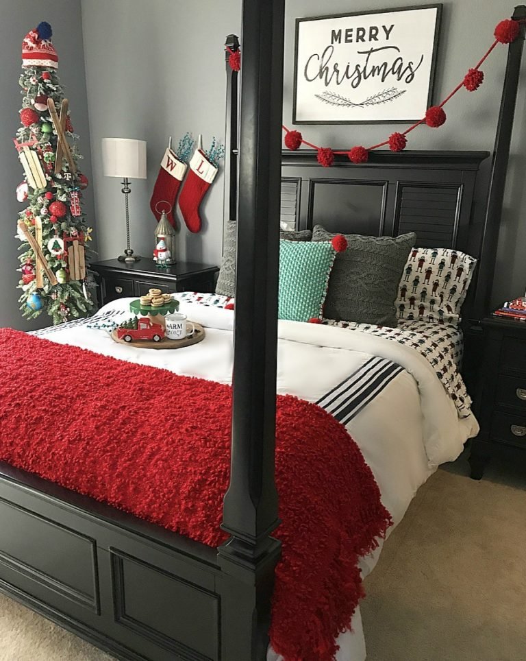 Boy's Christmas Bedroom - Easy Christmas Touches