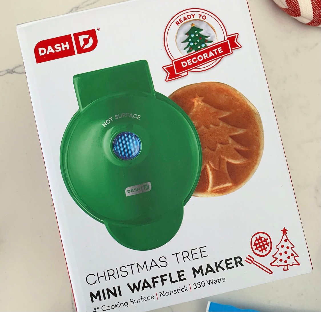 NEW DASH SNOWFLAKE MINI WAFFLE MAKER CHRISTMAS WINTER 4 COOKING SURFACE  SILVER